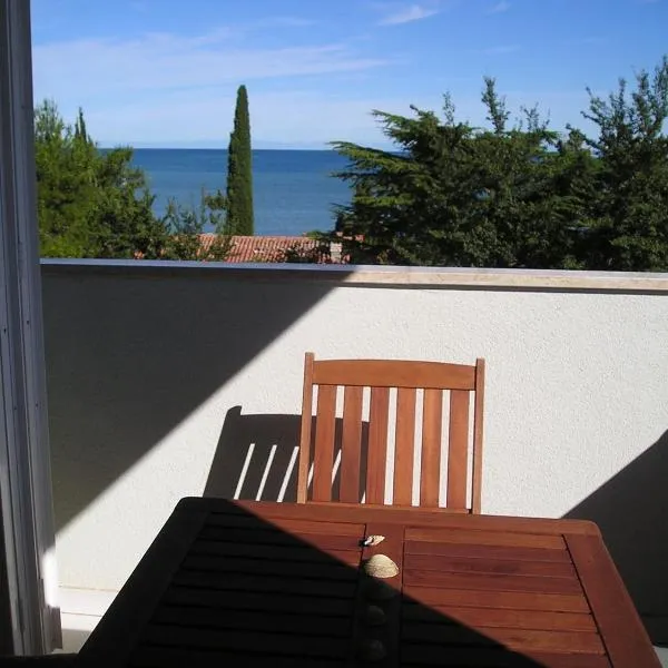 Apartments Henc, hotelli kohteessa Novigrad Istria