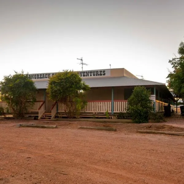 STORK RD BUDGET ROOMS - PRIVATE ROOMS WITH SHARED BATHROOMS access to POOL, hotel a Longreach