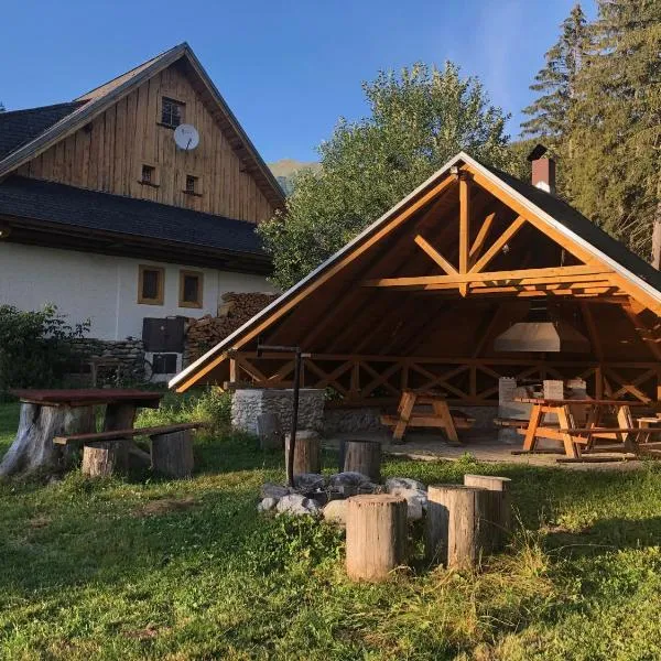 Chaty a horský hotel Kožiar, hotel em Kvačany