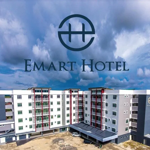 Emart Hotel (Riam)، فندق في ميري