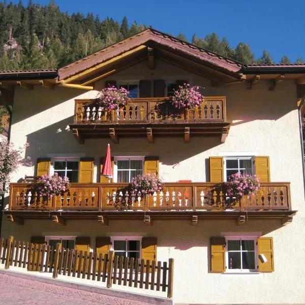 Chalet Decrestina, hotelli kohteessa Vigo di Fassa