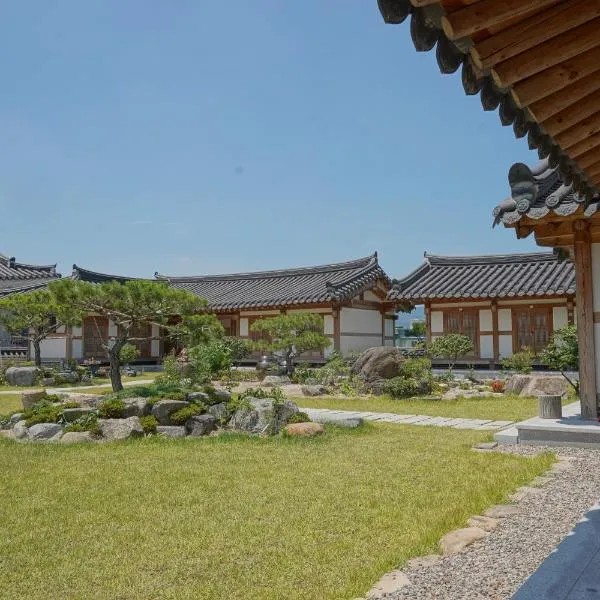 Hanok 1st Street: Gyeongju şehrinde bir otel