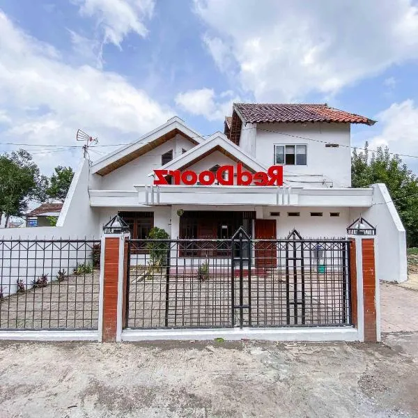 RedDoorz near Eco Green Park Batu, hotell i Batu