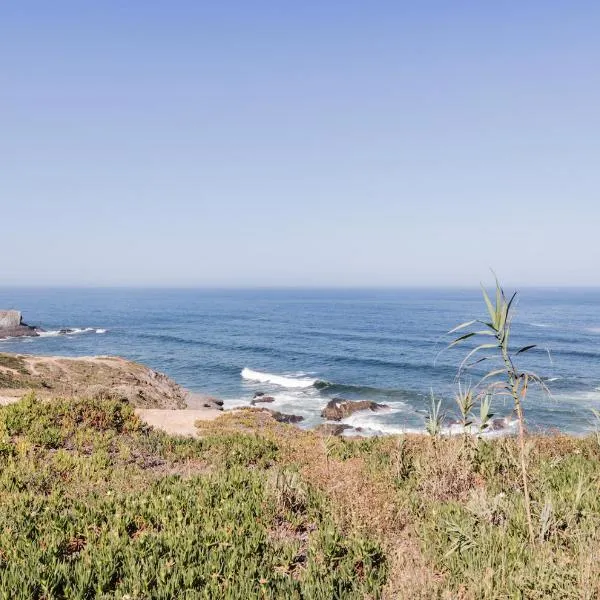 Zambujeira do Mar 4-Bed House Perfect for Families & Friends, hotelli kohteessa Zambujeira do Mar