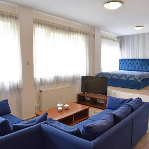 A Modern Bright Studio In The Center Of Kastoria, hotell i Kastoria