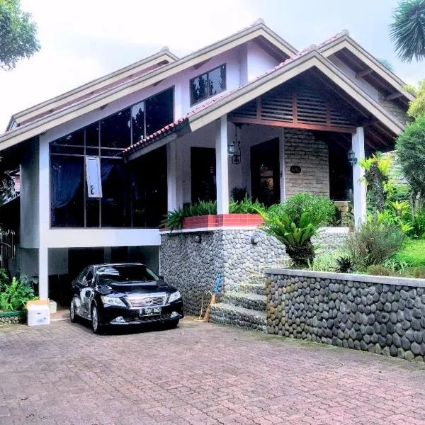 수카부미에 위치한 호텔 Holidayhome Alam Cipanas Puncak