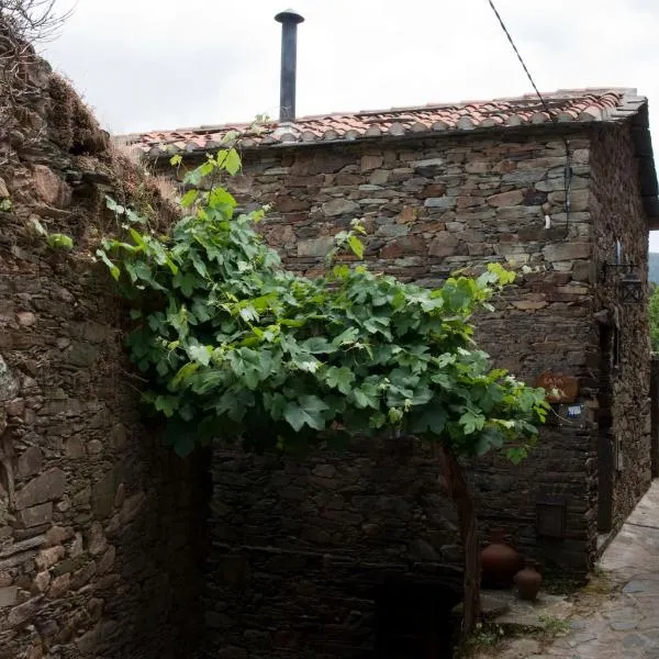 Talasnal Casa da Urze AL, hotel sa Lousã