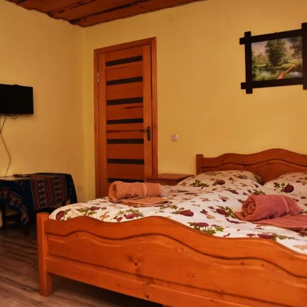 Guest House Mandrivnyi Rooms&Apartments, hotel em Lazeshchyna