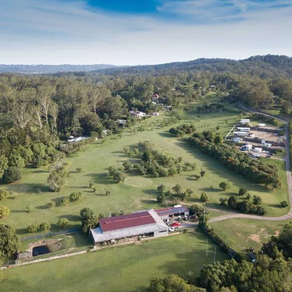 Sunshine Coast retreat your own private golf course, hotel v destinaci Mudjimba