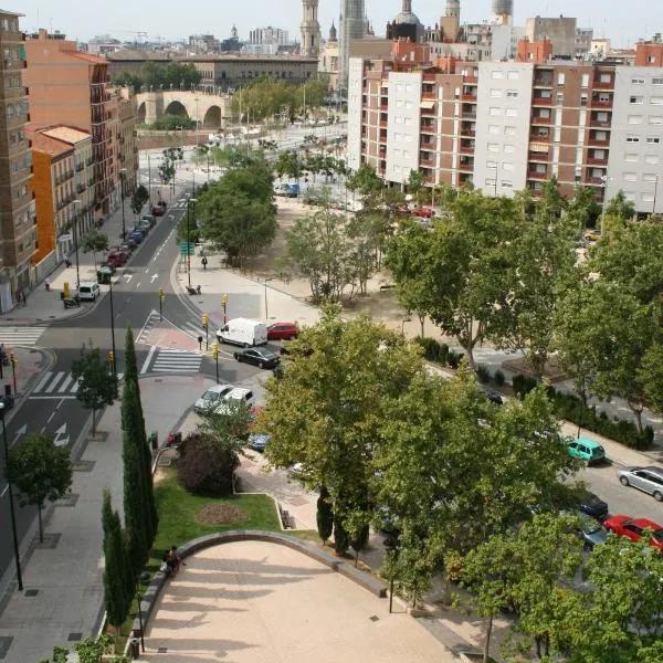 Hostal Puente de Piedra, hotel em Zaragoza