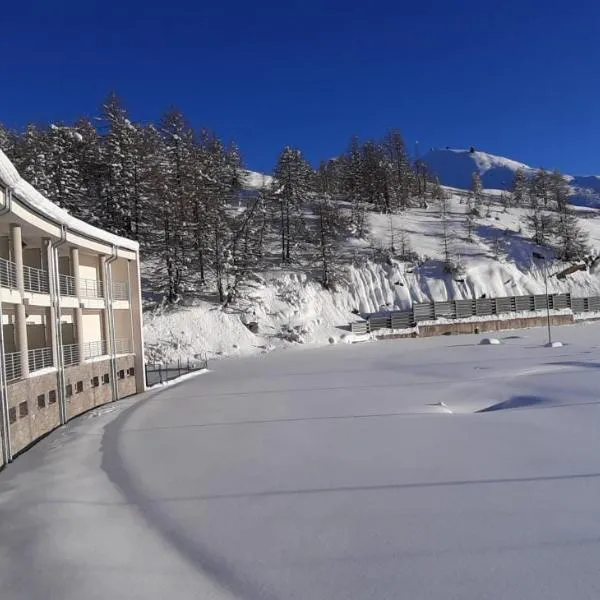 Hotel Lago Losetta, hotel u gradu 'Sauze di Cesana'