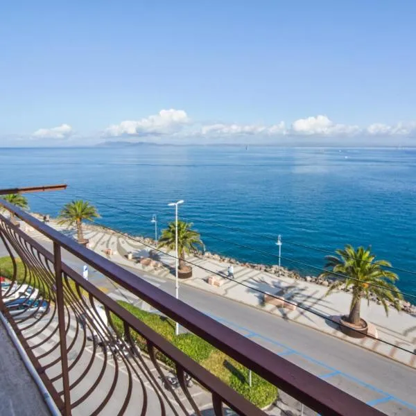 Apartment with balcony in Porto Santo Stefano 89 m² sea view, hotel sa Porto Santo Stefano