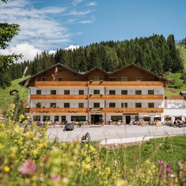 Laguscei Dolomites Mountain Hotel, hotell i Arabba