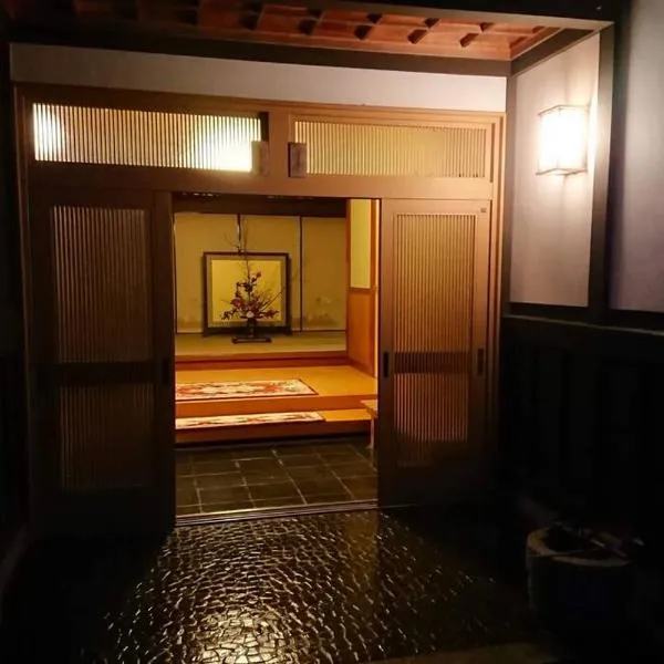 Farm stay inn 母屋 Sanzaemon-tei GuestHouse Second floor Shiga-Takasima Traditional Japanese architecture house Limited to one group per day: Takashima şehrinde bir otel