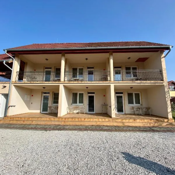 Apartmánový dom Flóra, hotel sa Veľký Meder