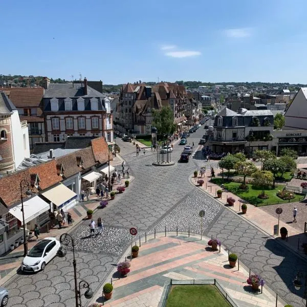 Duplex au cœur de Deauville avec vue imprenable et parking privé, hotell i Deauville