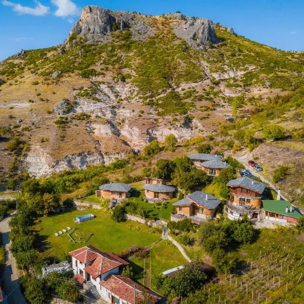 Eco Village Under the Cliffs, hotelli kohteessa Ilindentsi