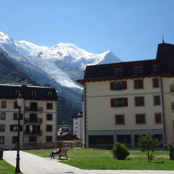 4-star apartments in Chamonix centre with free private parking, hotel a Chamonix-Mont-Blanc