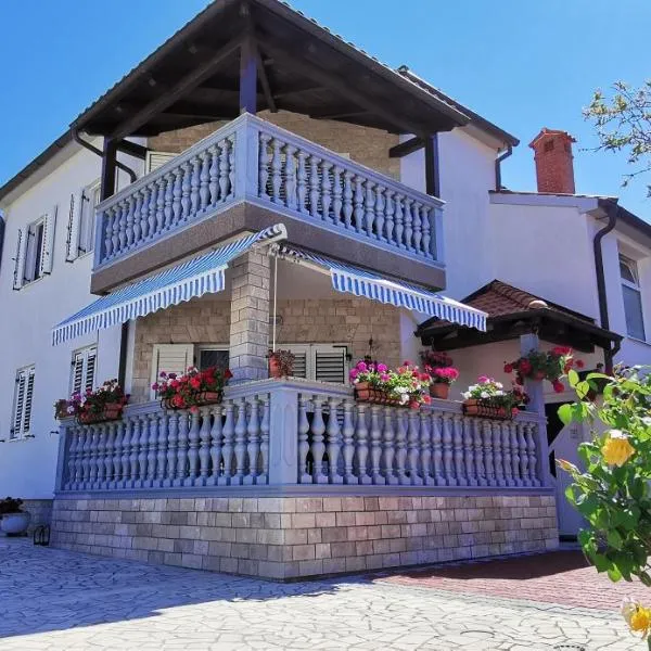 Apartmani Mila-Casa Bianca, hotelli kohteessa Medulin