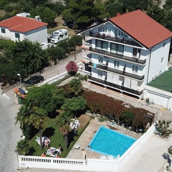 Apartments and Rooms Bozena, hotel in Vodice