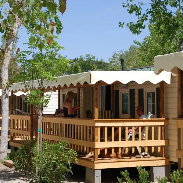 Chalet 4 or 6 persons Toscana Viareggio Camping Bosco Verde Italië, hotel u Lucci