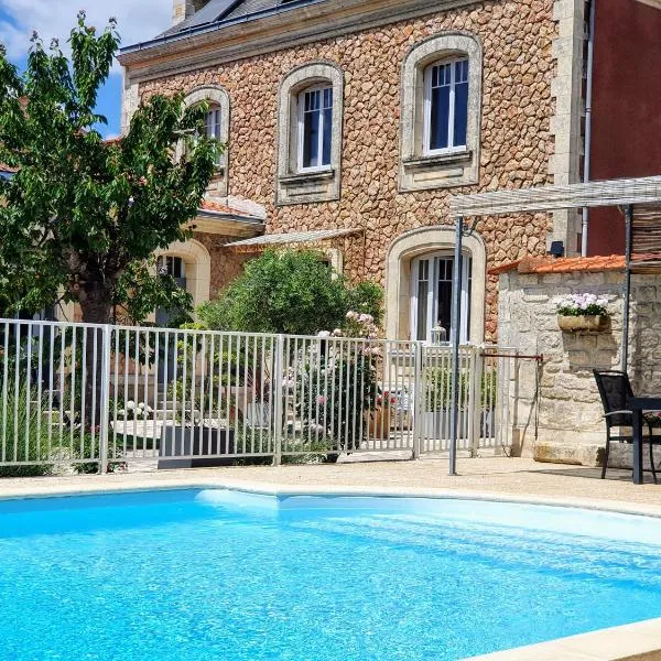 La Villa des Roses Gîte Chambres d'hôtes Piscine chauffée, hotel em Luçon