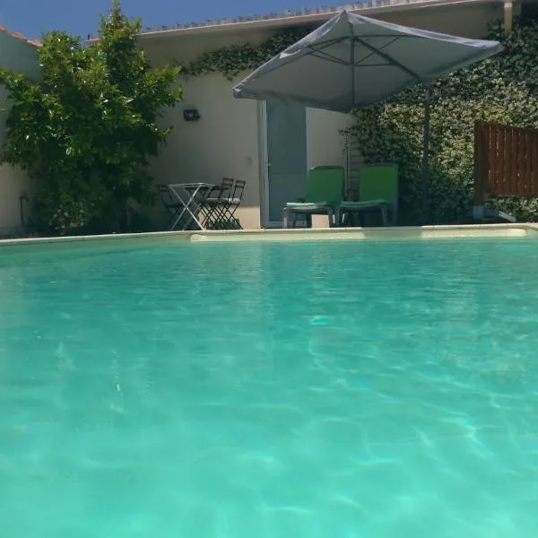 Chambre direct piscine, hotel sa Talence