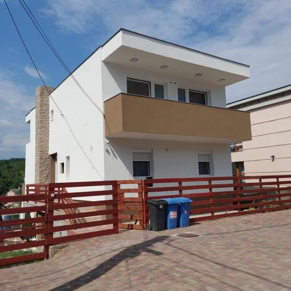 Fiesta Apartman, hotel in Miskolctapolca