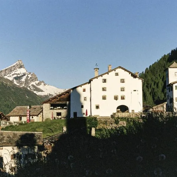 Hotel Weiss Kreuz, hotel u gradu Splügen