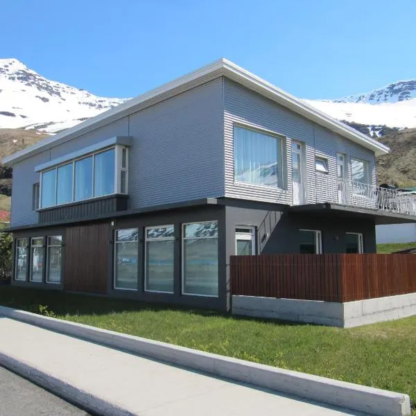 Seydisfjördur Apartment, хотел в Сейдисфердер