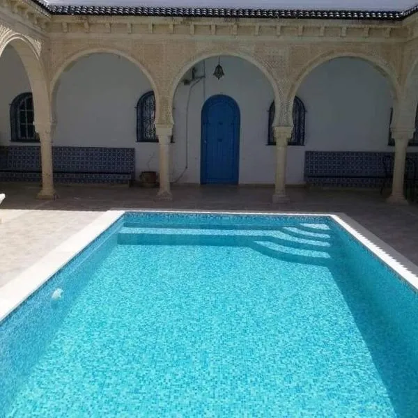 Maison typiques (houche) avec piscine, Hotel in Mezraya