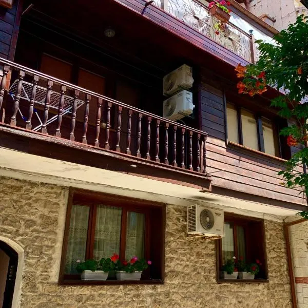 Boutique House Belevi، فندق في نيسيبار