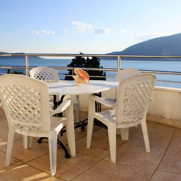 Apartments Villa Kukoljac, khách sạn ở Herceg-Novi