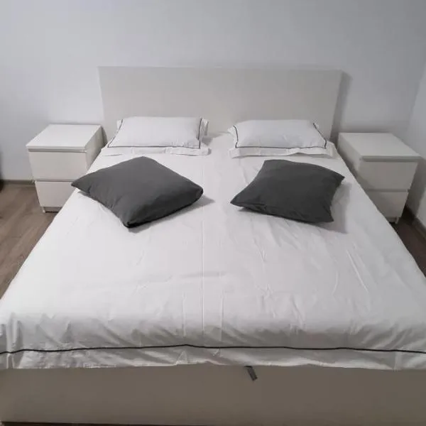 Apartament L & L, hotel a Deva