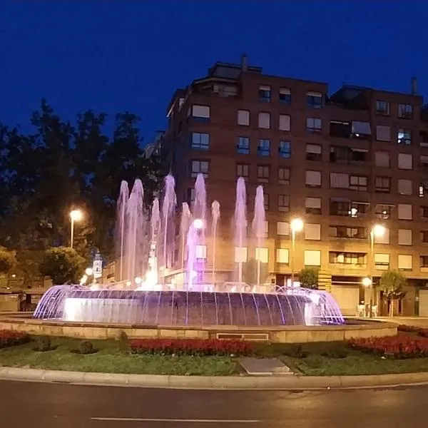 Gonzalo de Berceo 15 " CALIDAD-SOBRIO" AND " FREE PRIVATE PARKING ", hotel a Logroño