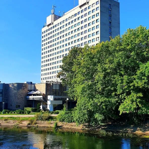 Hotel Gromada Pila, готель у місті Піла