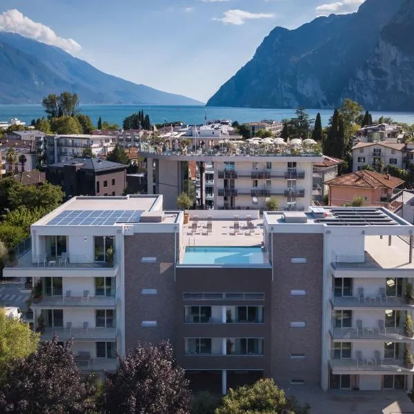 Aris Apartments & Sky Pool - Tonelli Hotels - Adult Friendly, hotel v destinácii Riva del Garda