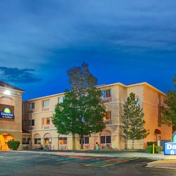 Days Inn & Suites by Wyndham Airport Albuquerque, хотел в Албакърки