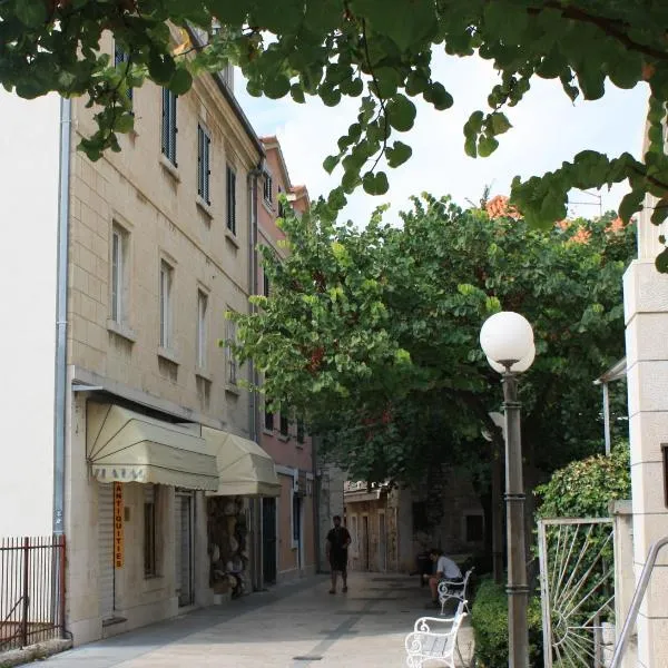 Old Town Apartment, hotel v Omišu