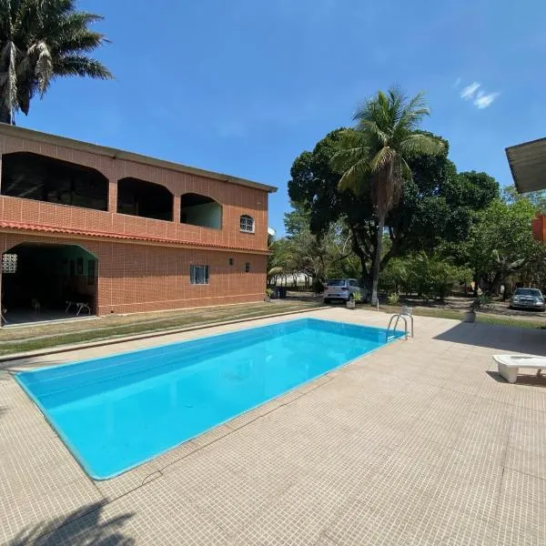 CASA inteira entre Guaratiba e Campo Grande, Rio de Janeiro, RJ - a 40 min da praia, próximo ao Estádio Miecimo da Silva e Park Shopping-Ideal para descanso, encontros, festa e lazer-3000 m2, מלון בריו דה ז'ניירו