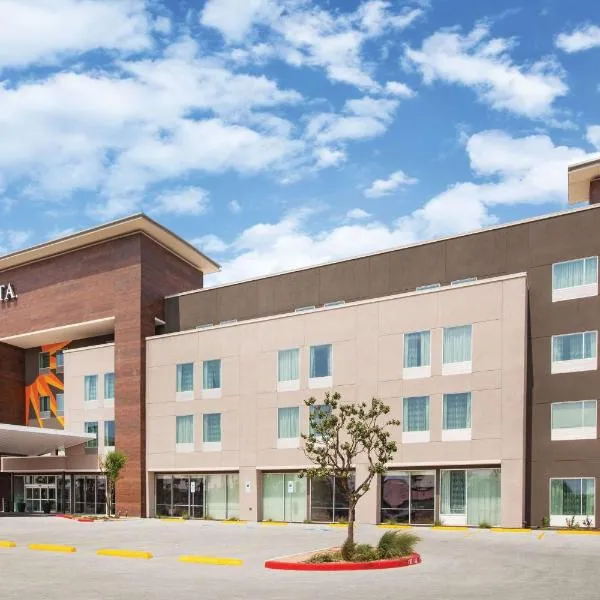 La Quinta Inn & Suites by Wyndham Bardstown – hotel w mieście Bardstown