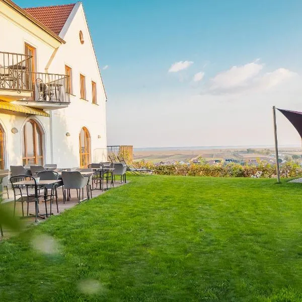 Weingut & Gästehaus zum Seeblick - Familie Sattler, ξενοδοχείο Jois