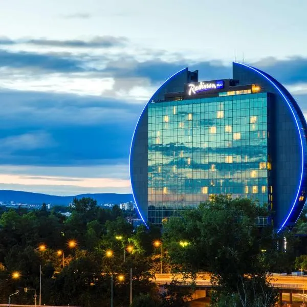 Radisson Blu Hotel Frankfurt, ξενοδοχείο στη Φρανκφούρτη στον Μάιν