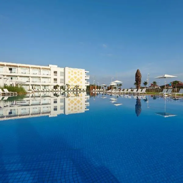 Radisson Blu Resort Saidia Beach – hotel w mieście Saïdia