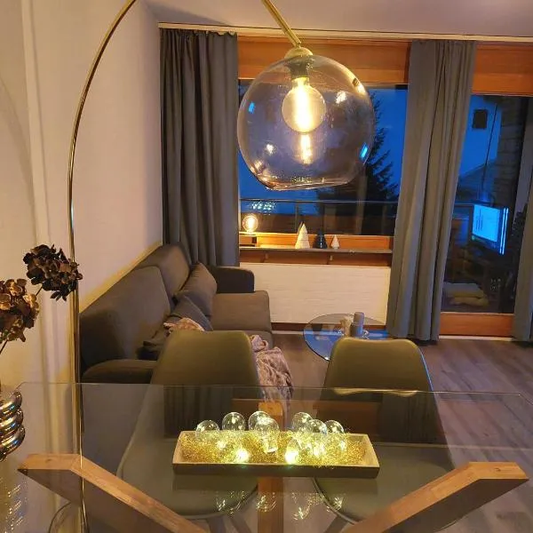 LAAX Central Holiday Apartment with Pool & Sauna, hotel sa Laax