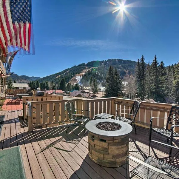 Red River Condo with Fire Pit half Mi to Slopes!, hotel en Red River