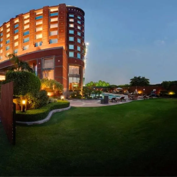 Radisson Blu MBD Hotel Noida, hotel u gradu 'Noida'