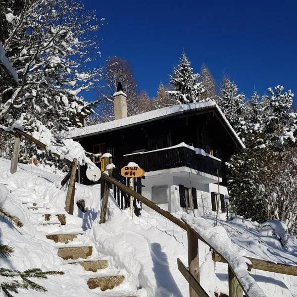 Charming chalet with panoramic view and private parking in Gruyère, hotel in Gruyères