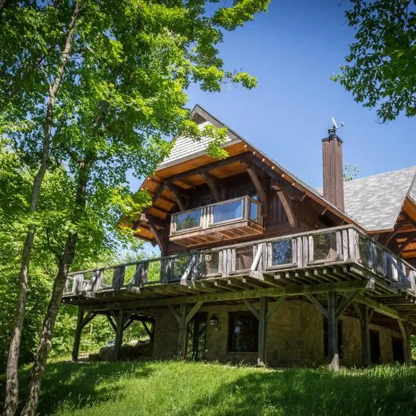 Tremblant Mountain Chalets: Lac-Superieur şehrinde bir otel