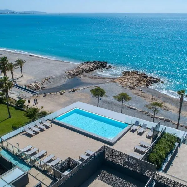 Apartment sea side rooftop swimming pool Between Antibes and Nice, hotelli kohteessa Villeneuve-Loubet